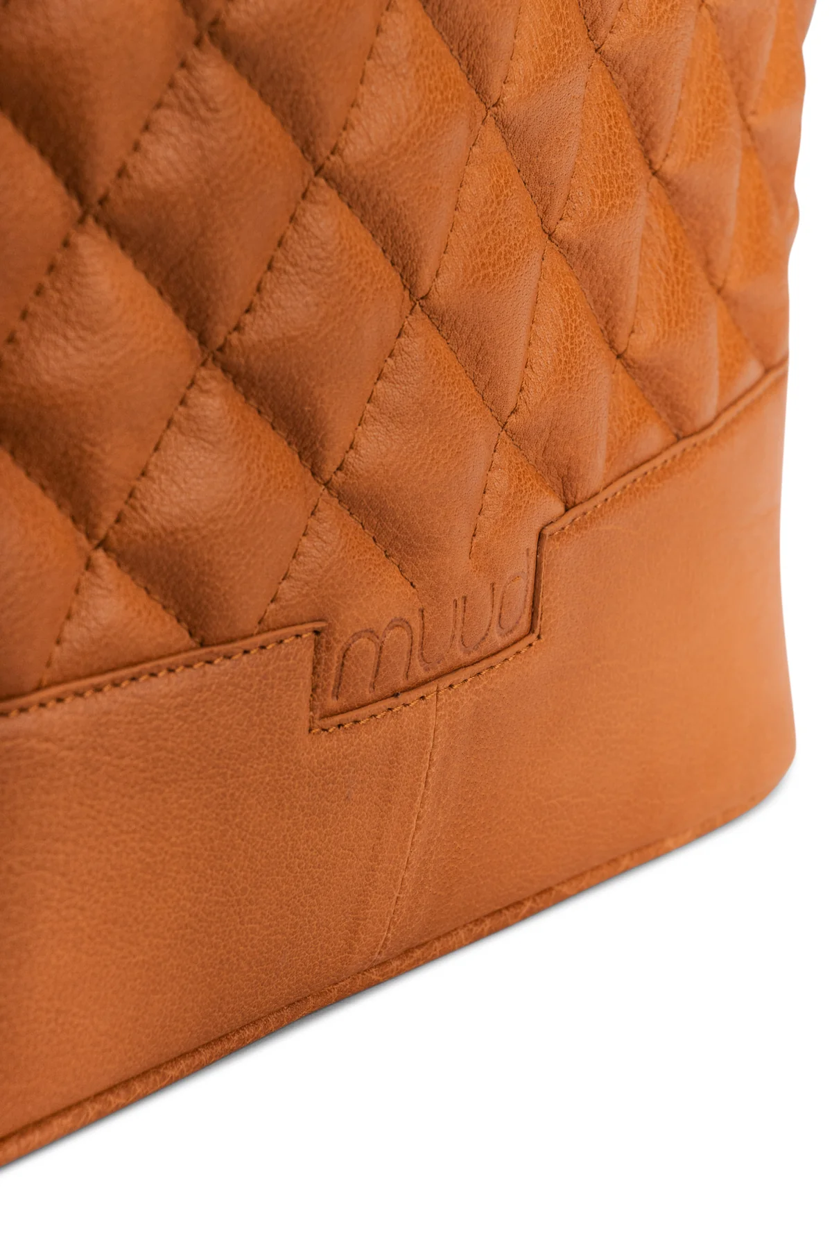 Muud_Betsy_Shopper_whisky_front_detail