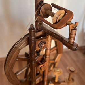 Kolovrátok z orechového alebo agátového dreva