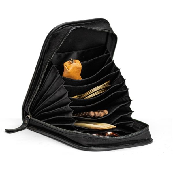 Muud_Voss_Canvas_black_4